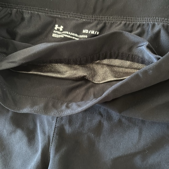 Under Armour fitted black shorts - Picture 4 of 6